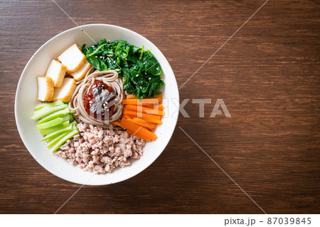 Korean spicy cold noodles Korean spicy cold noodles 87039845
