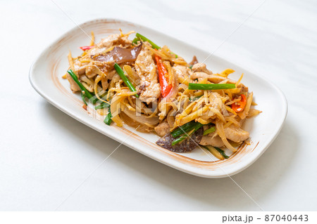 stir-fried chicken with ginger stir-fried chicken with ginger 87040443
