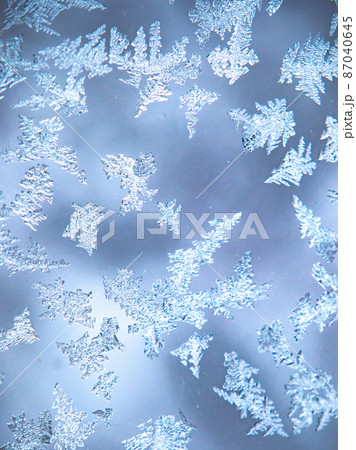窓ガラスについた霜 結晶 蔵王 窓ガラスについた霜 結晶 蔵王 87040645