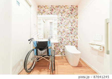ユニバーサルデザインの住まい　トイレ　※プロパティリリース取得済み 87041245
