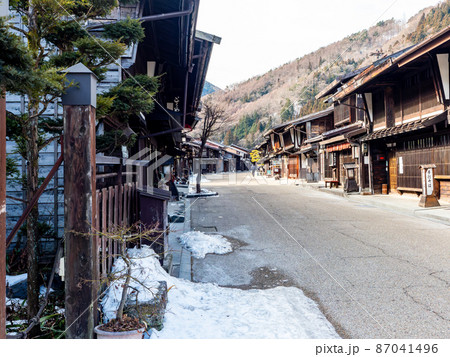 旅情豊かな冬の奈良井宿の景色 街並み 旅情豊かな冬の奈良井宿の景色 街並み 87041496