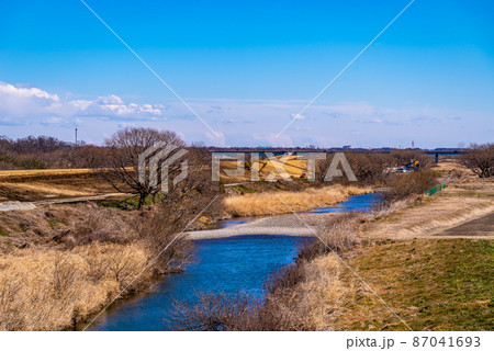 河川敷の築堤工事 治水対策の堤防整備　入間川流域 2022.02　i-2 高彩度 87041693