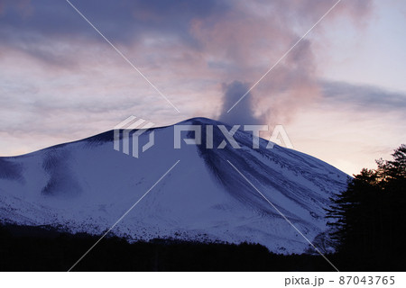 火山活動する浅間山 火山活動する浅間山 87043765