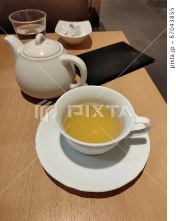 ハーブティーはラベンダー入り。食後のひととき ハーブティーはラベンダー入り。食後のひととき 87043855