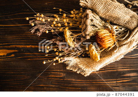 ドライフラワー　背景素材イメージ 87044391