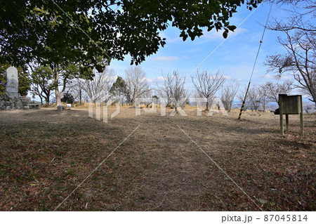 播磨 中道子山城の眺望と曲輪 播磨 中道子山城の眺望と曲輪 87045814