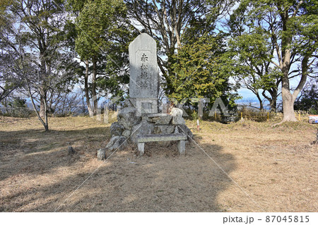 播磨 中道子山城の眺望と曲輪 87045815