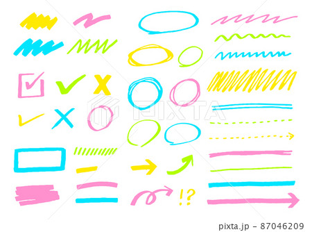 手書きの線画のデザイン素材のベクターイラストセット(吹き出し,矢印,太陽,チェック) 87046209