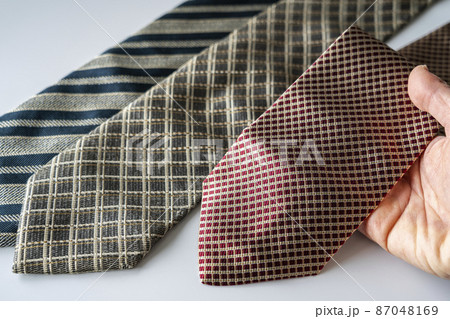 ビジネスアイテムのネクタイ【白背景】 ビジネスアイテムのネクタイ【白背景】 87048169