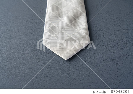 結婚式用白いネクタイ【黒背景】 87048202