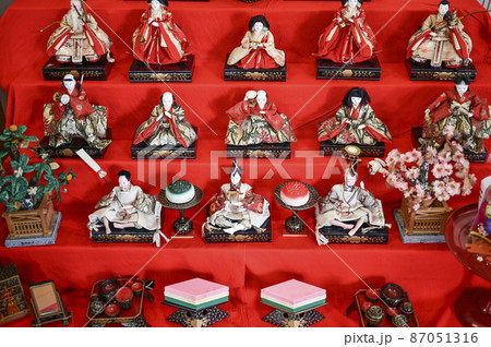 母から受継ぐ雛人形、雛飾り 母から受継ぐ雛人形、雛飾り 87051316