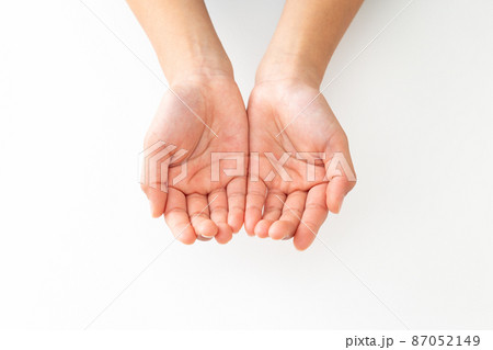 子供の手元 87052149