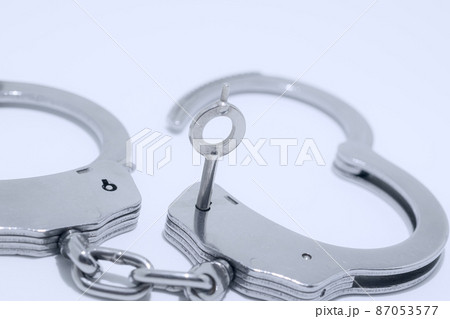 銀色の手錠・逮捕イメージ 87053577