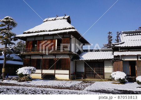 岡山県津山市にある回遊式日本庭園「衆楽園」：雪景色 87053813