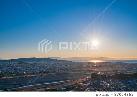 (静岡県)静岡市の街並み 日の出 (静岡県)静岡市の街並み 日の出 87054365