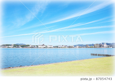 【絵画風】快晴の宍道湖畔の風景 ... 島根県 松江市（快晴） 87054743