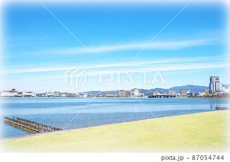 【絵画風】快晴の宍道湖畔の風景 ... 島根県 松江市（快晴） 87054744