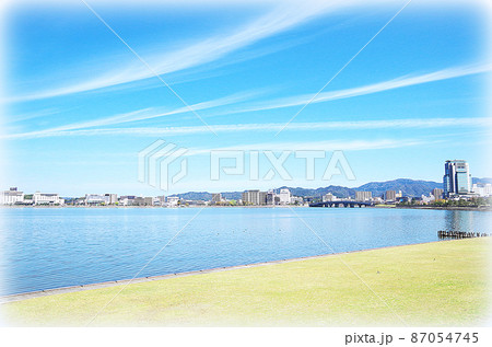 【絵画風】快晴の宍道湖畔の風景 ... 島根県 松江市（快晴） 87054745