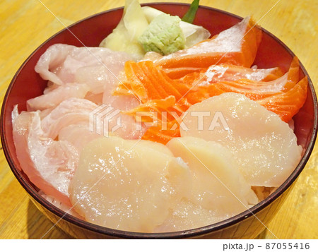海鮮丼　三色丼　ホタテ　サーモン　鯛 87055416