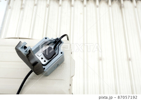 Trailer plug in waterproof box with on-off switch. 87057192