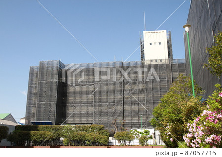 足場を設置し外壁工事中の市営今福南第2住宅 足場を設置し外壁工事中の市営今福南第2住宅 87057715
