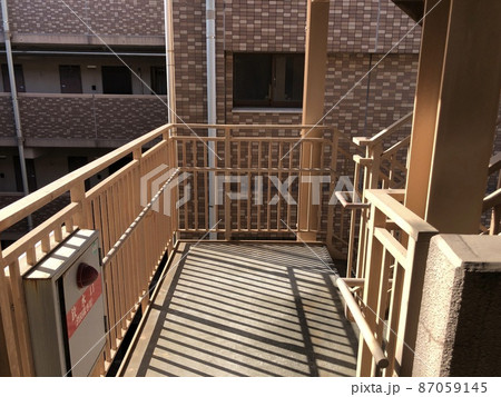 マンションの外階段 87059145
