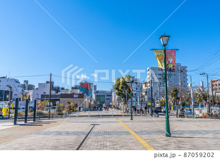 日本の大和市都市景観 大和市文化創造拠点シリウス前のシリウス広場から大和駅方向などを望む 87059202