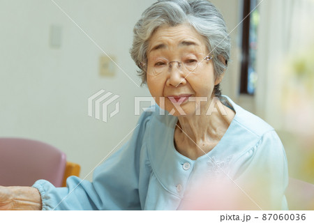 高齢者 高齢者 87060036