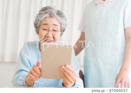 高齢者 高齢者 87060037