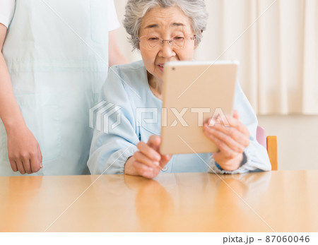高齢者 高齢者 87060046