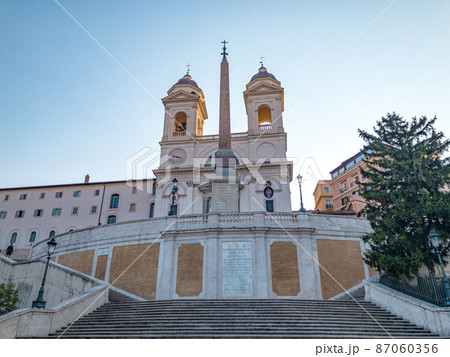 イタリア、ローマにあるスペイン広場 87060356