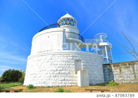 【和歌山県】晴天下の樫野埼灯台（紀伊大島） 87063789