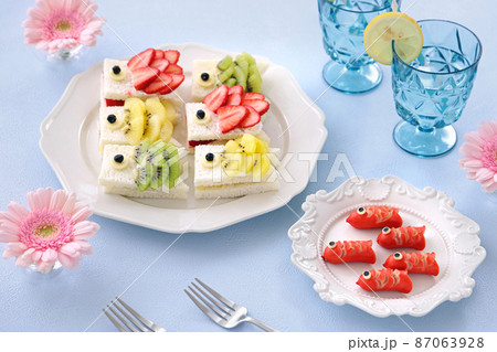 こいのぼりフルーツサンドイッチとこいのぼりウインナー こどもの日 こいのぼりフルーツサンドイッチとこいのぼりウインナー こどもの日 87063928