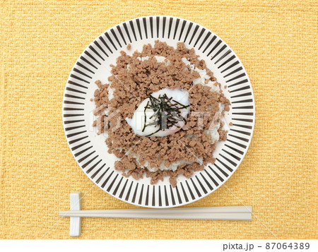 そぼろ丼｜真俯瞰 87064389