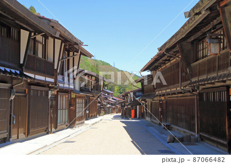 中山道木曽路　奈良井宿の町並み 87066482