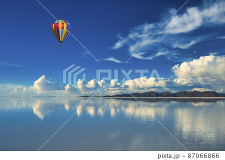 ミラーレイク・ウユニ塩湖の絶景 87066866