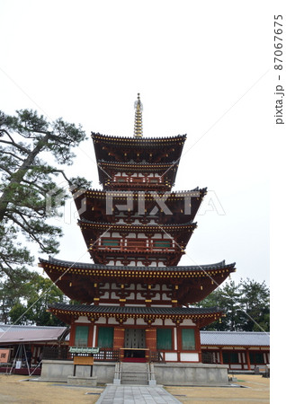 薬師寺の「西塔」（奈良県奈良市西ノ京町） 87067675