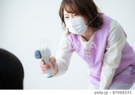 保育園 検温  保育園 検温  87068335