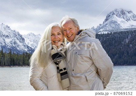 USA, Idaho, Stanley, Portrait of smiling senior couple at mountain lake USA, Idaho, Stanley, Portrait of smiling senior couple at mountain lake 87069152