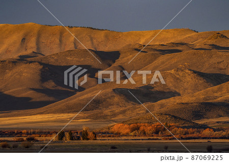 USA, Idaho, Bellevue, Rural landscape and foothills at dusk USA, Idaho, Bellevue, Rural landscape and foothills at dusk 87069225