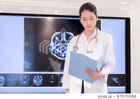 医療イメージ 女医のポートレート 撮影協力:WEEK芝大門(サンフロンティア不動産) 医療イメージ 女医のポートレート 撮影協力:WEEK芝大門(サンフロンティア不動産) 87070088