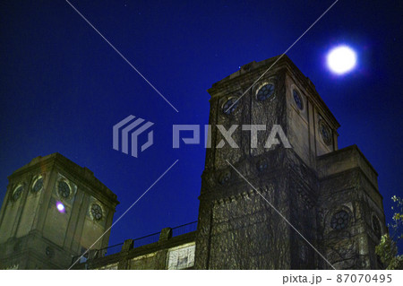 深夜の星空、夜景、夜空 87070495