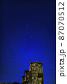 深夜の星空、夜景、夜空、公園 87070512