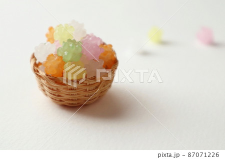 籠と駄菓子の金平糖 籠と駄菓子の金平糖 87071226