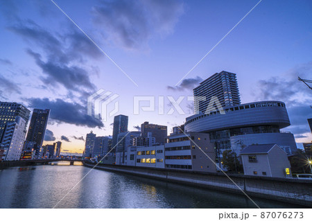 大阪市立科学館の夕景 筑前橋から 大阪市立科学館の夕景 筑前橋から 87076273