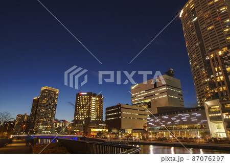 中之島の夜景　ほたるまち　堂島リバーフォーラム付近 87076297