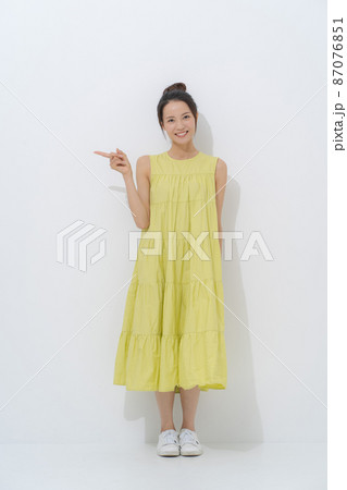 20代女性ポートレート 全身 20代女性ポートレート 全身 87076851