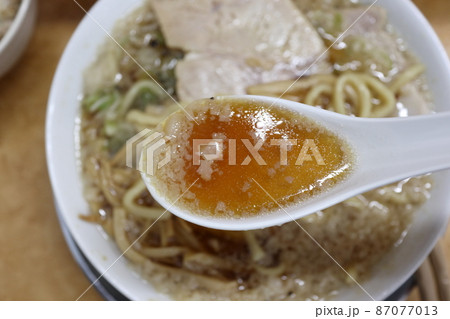 背脂入り煮干しラーメンのスープ（青森県） 87077013