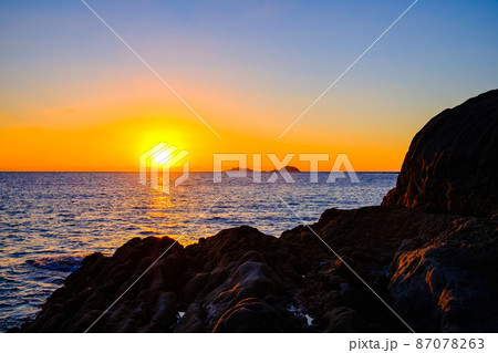 軍艦島を望む夕景 軍艦島を望む夕景 87078263