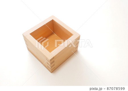 テーブル上の枡　背景白　左下 87078599